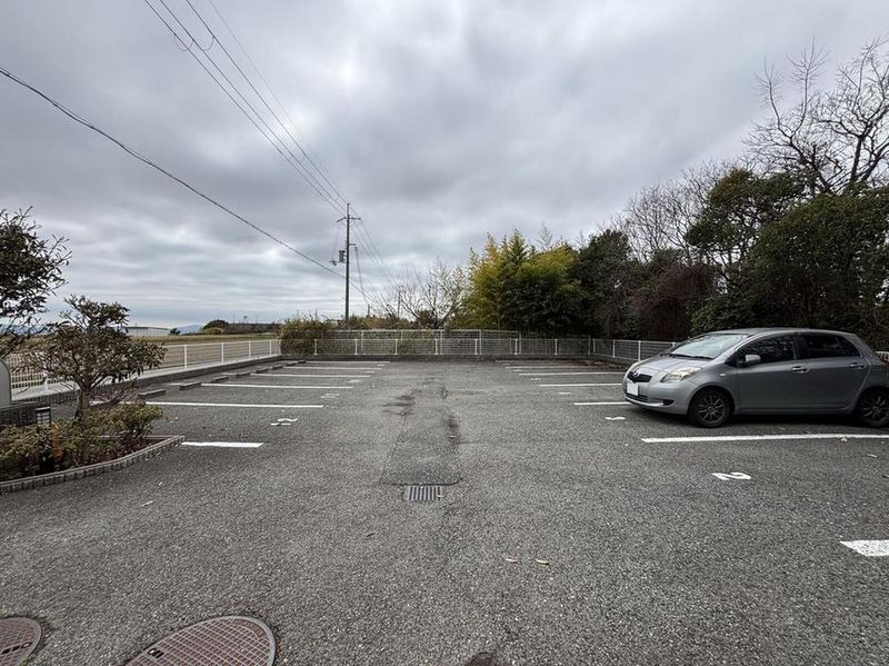 レオパレスＢＯＳＨＵＫＥ大久保 駐車場