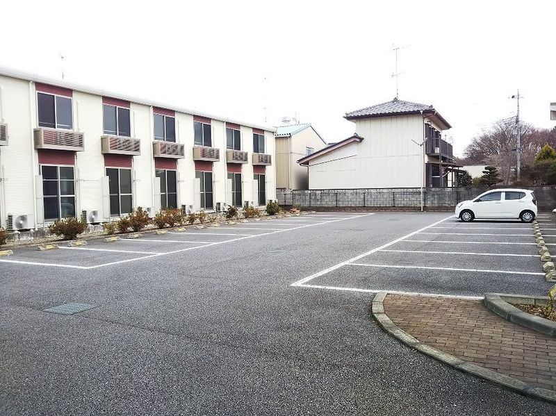 レオネクストミント 駐車場