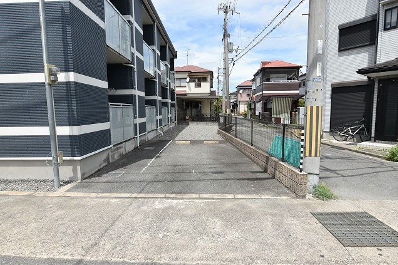 レオネクストシャローム 駐車場