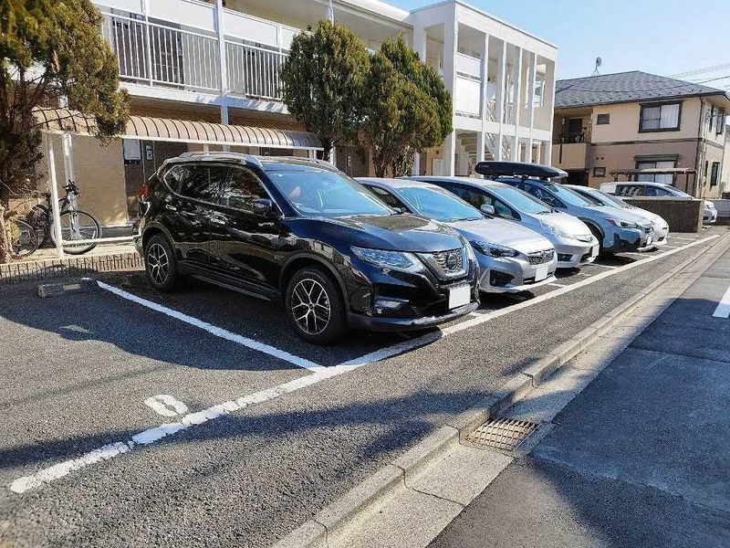 レオパレスグリーン 駐車場