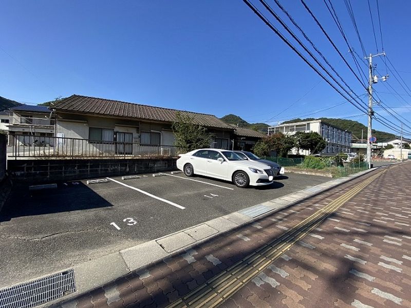 レオパレスリザービア 駐車場