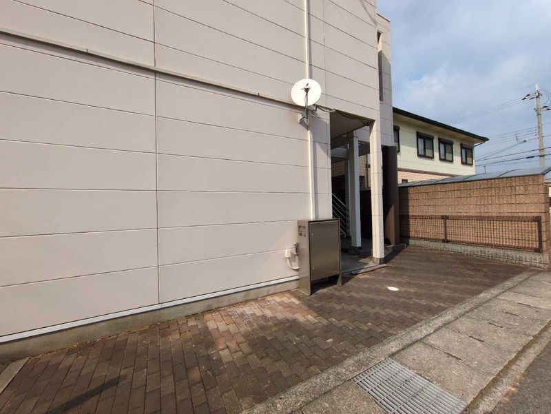 レオパレスグランサン エントランス