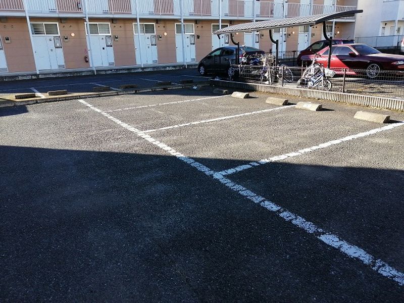 レオパレスアクセル 駐車場