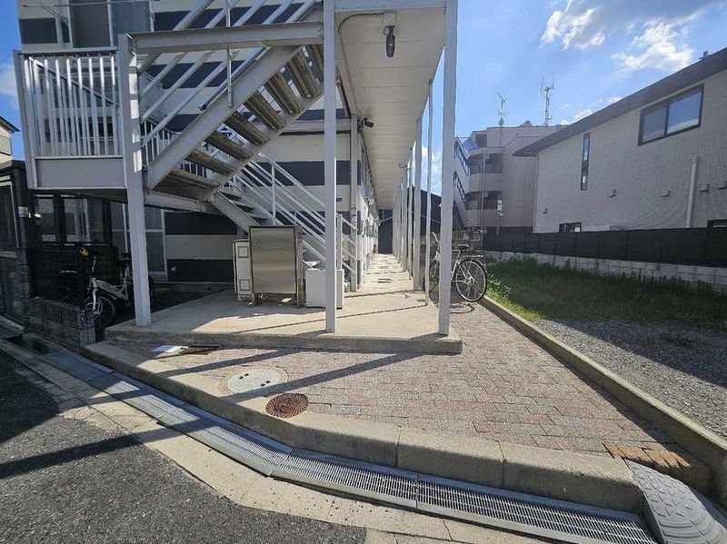 レオパレスＡｄｖａｎｃｅ富雄 エントランス