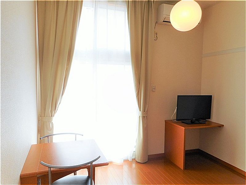 レオパレスシャルロット 居間
