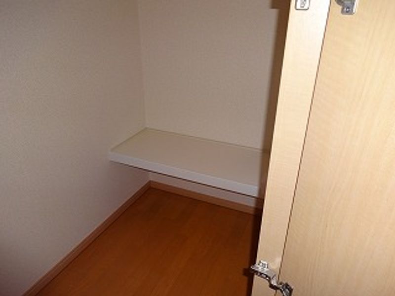 レオパレスＳＨＩＭＩＺＵ　Ｔ 収納