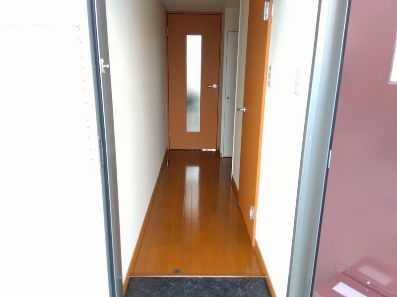 レオパレスアリナン 玄関