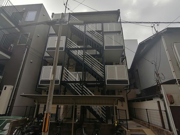 レオパレスシャンテ本町 外観