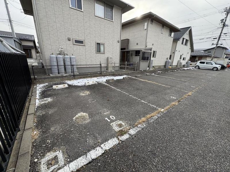 leopalace Murai 주차장