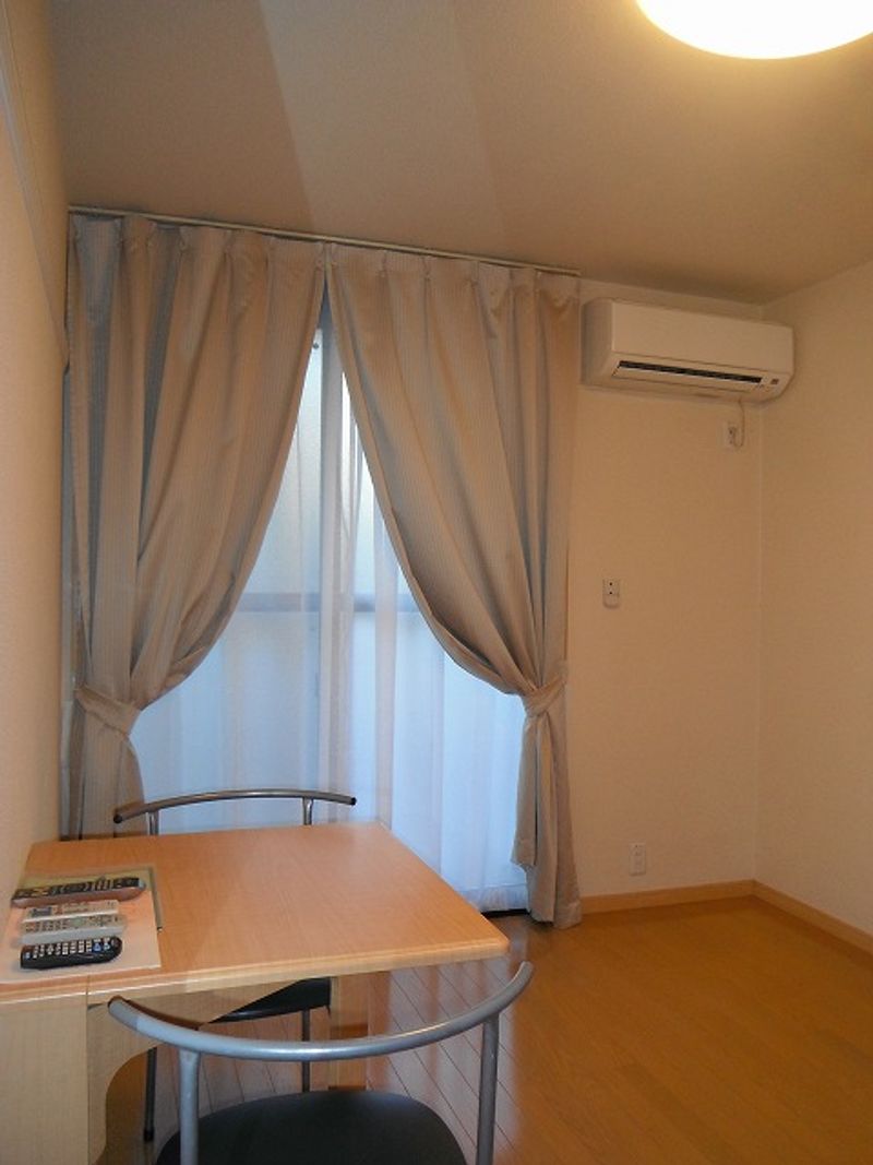 レオパレスシュテルン 居間