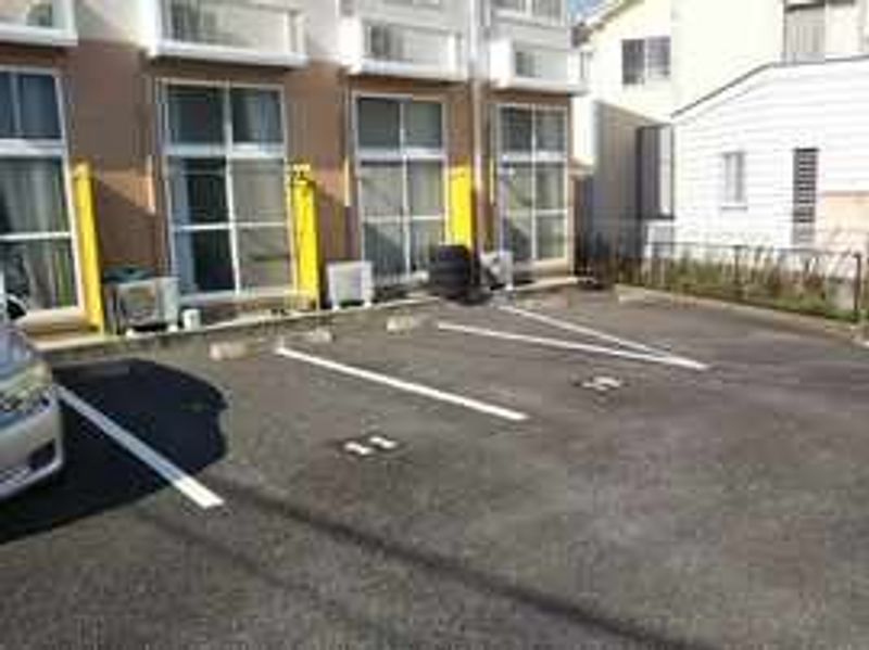レオパレス藝 駐車場