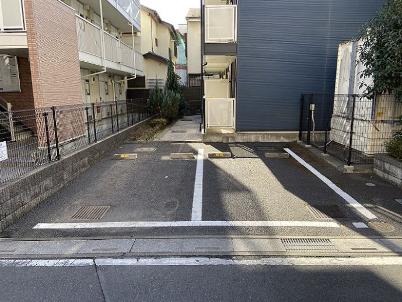 レオパレスマイム 駐車場