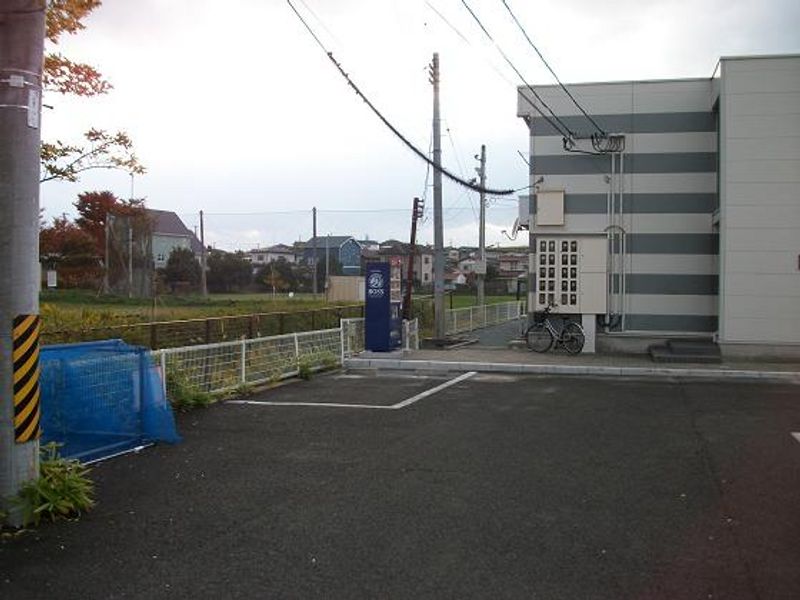 レオパレスグランディア 駐車場