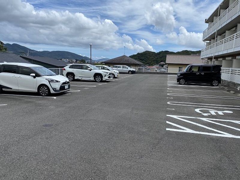 レオネクストトリスターＮ　Ｗ 駐車場