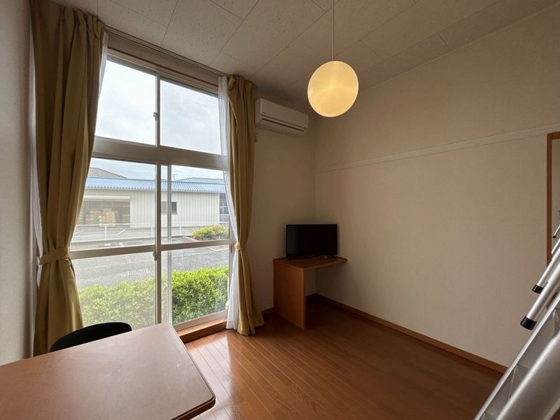 レオパレスチェルシー 居間