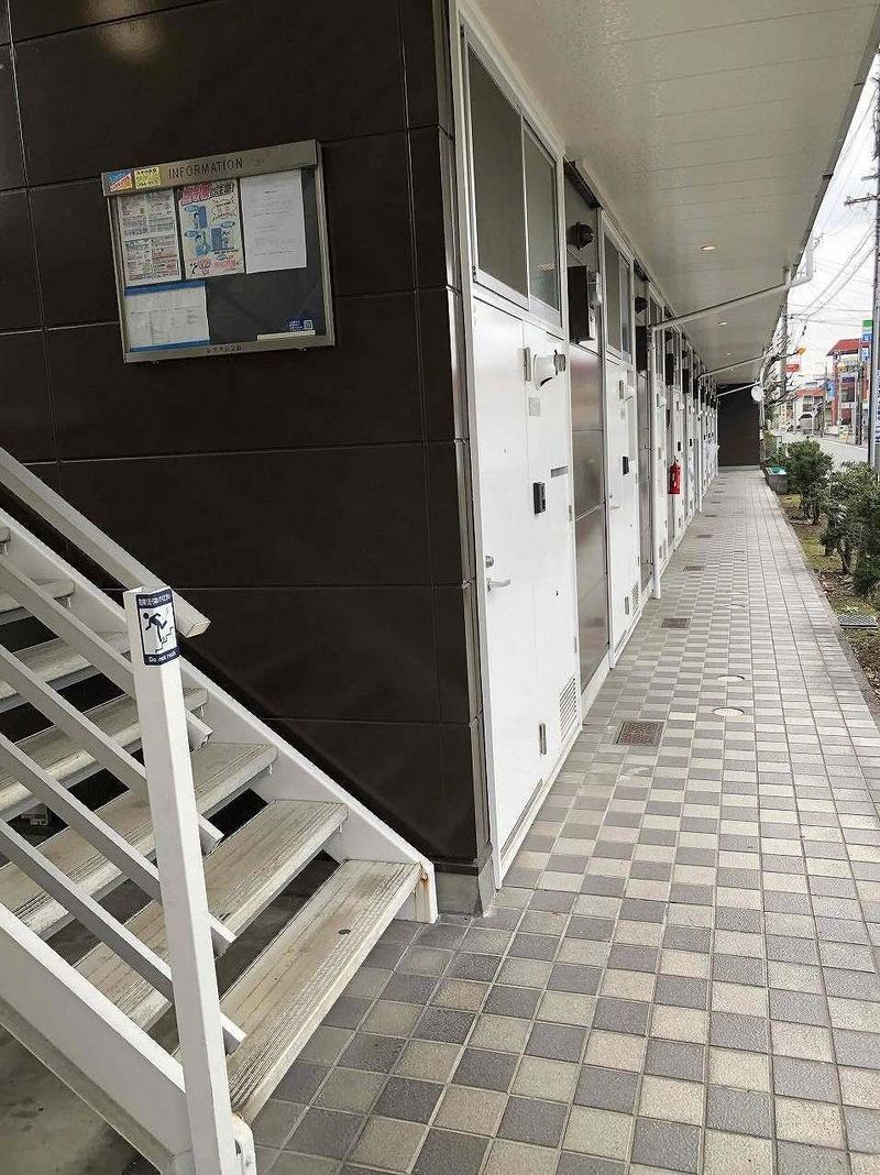 レオパレス新原 エントランス