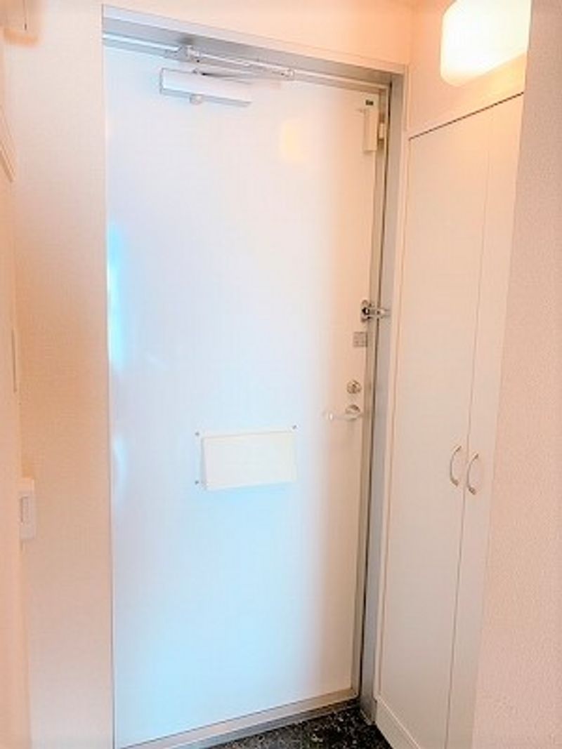 レオパレスデイジーヴィラ 玄関