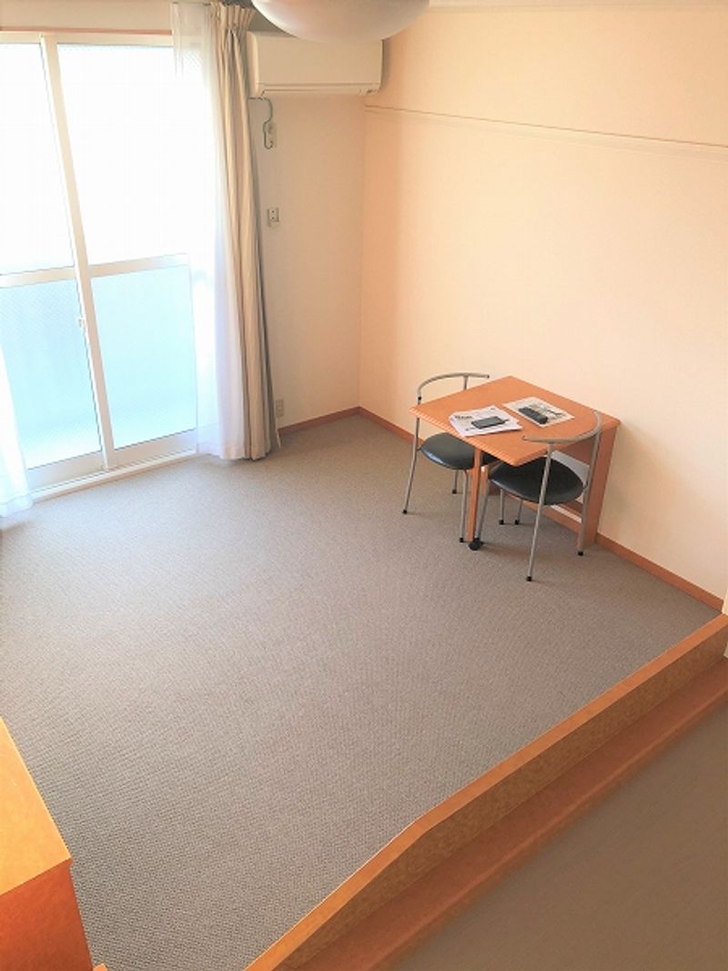 レオパレスアルファ 居間