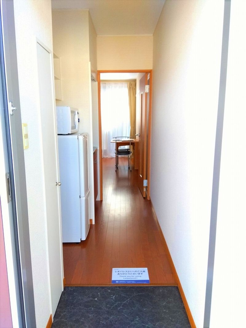 レオパレスポトリバＩ 玄関
