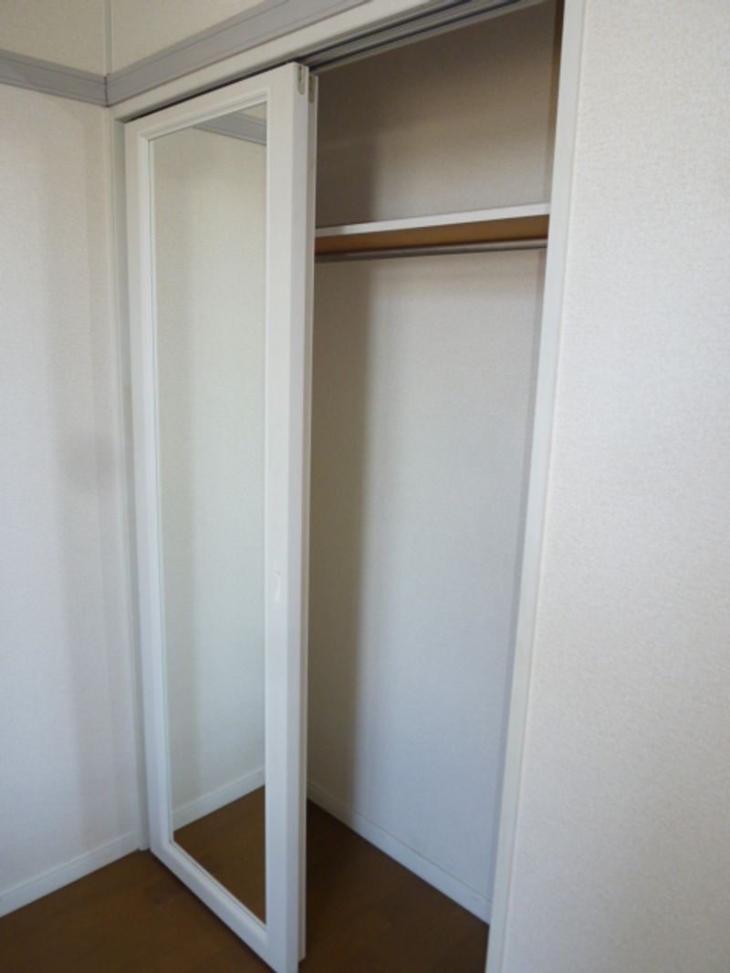 レオパレス田町 収納
