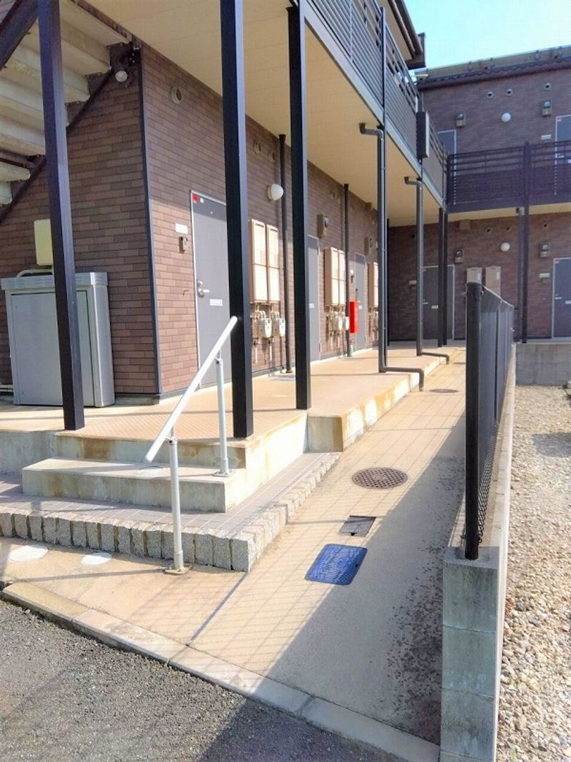 レオネクスト小山ロイヤル館 エントランス