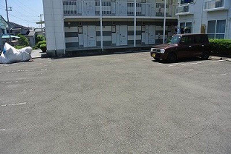 レオパレスシェモア 駐車場
