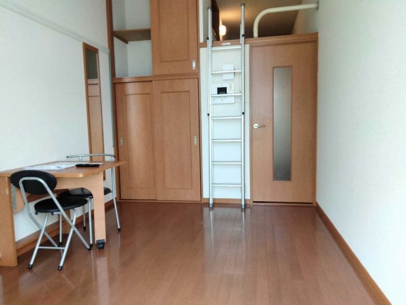 レオパレスピュア 居間