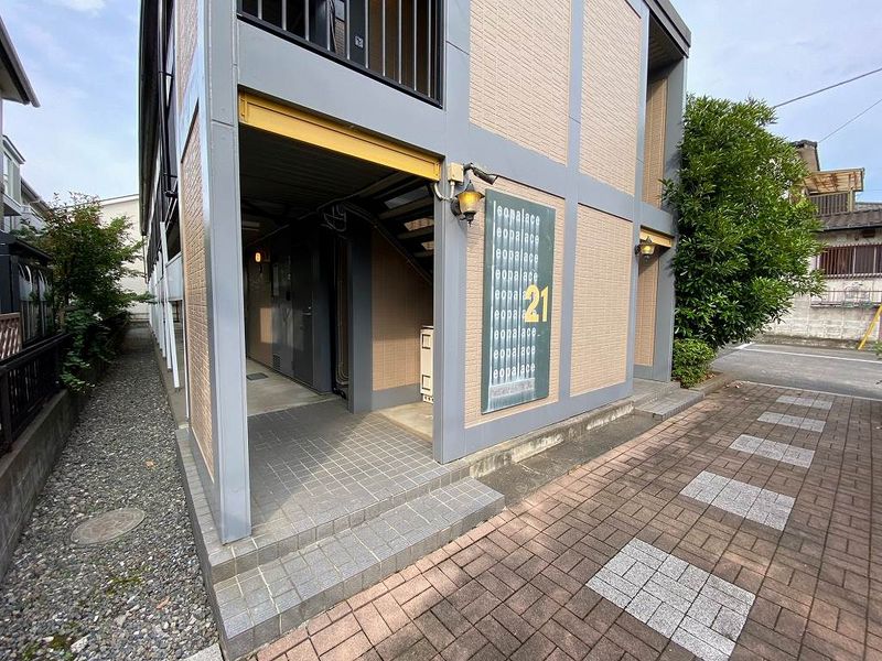 レオパレスウインドミル エントランス