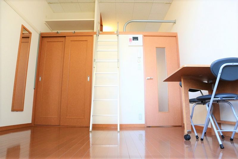 レオパレスＣｕｂｂｙ　篠ヶ瀬 居間
