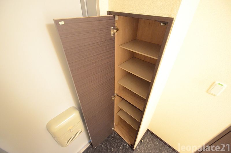 レオネクストガイア守山Ⅱ 玄関