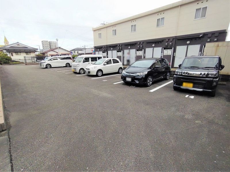 レオパレスエミネントⅠ 駐車場