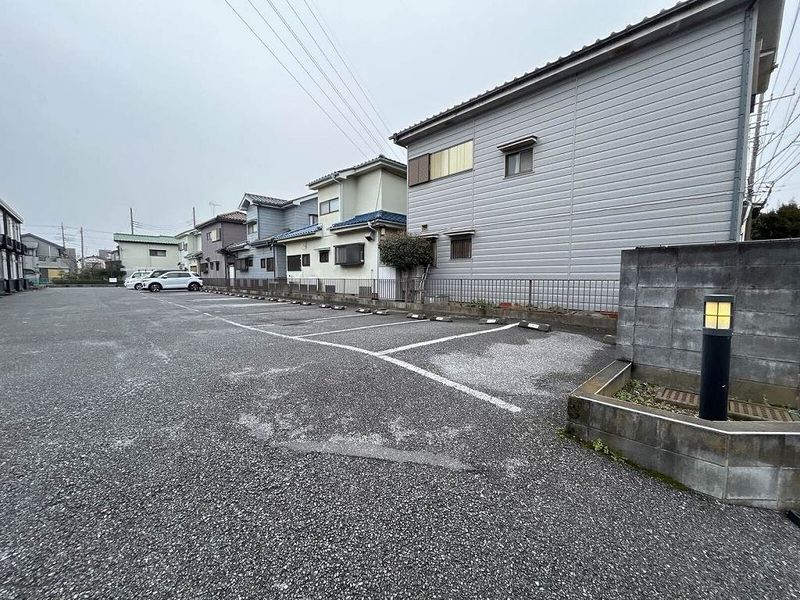 レオパレスシャルマン大塚 駐車場