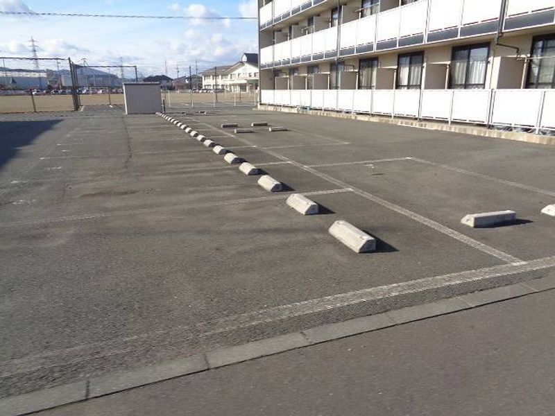 レオパレス夢 駐車場