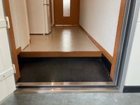 レオパレスひまわり 玄関