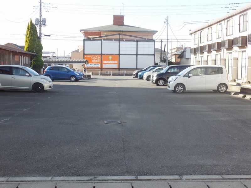 レオパレスヴァン　リュミエール 駐車場