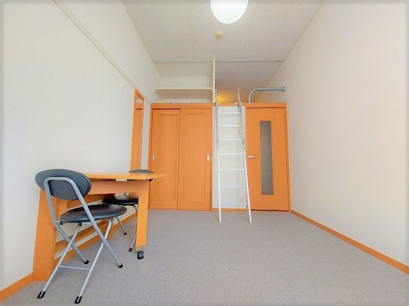レオパレス新中町Ｒ 居間