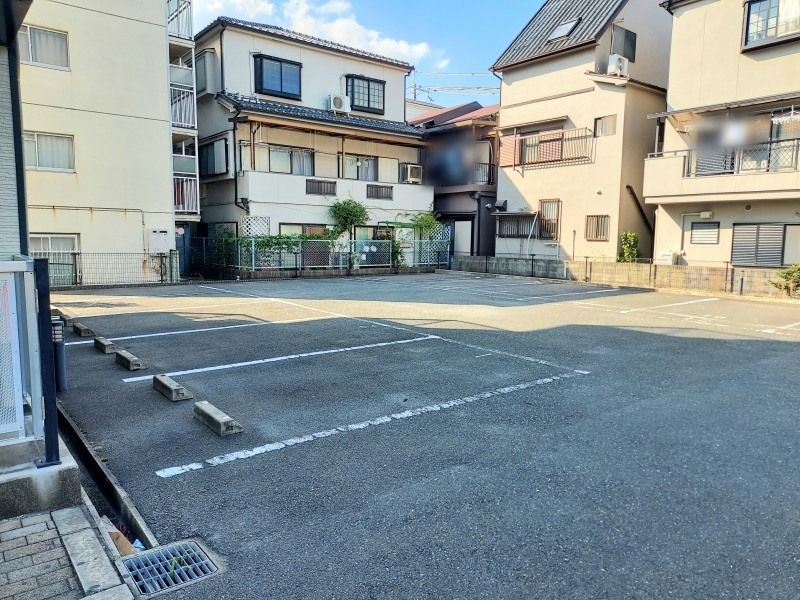 レオパレストルテュー 駐車場