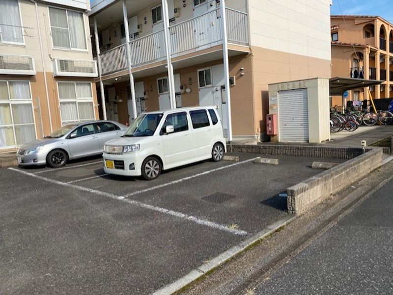 レオパレスエトワール 駐車場