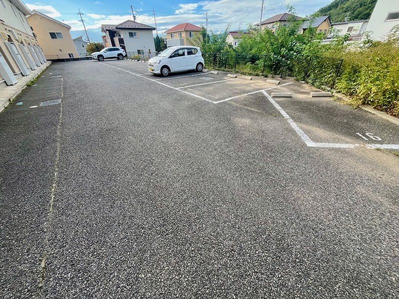 レオパレスかりがね 駐車場