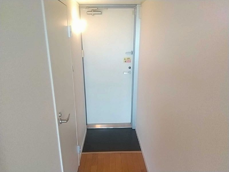 レオパレスドミール 玄関