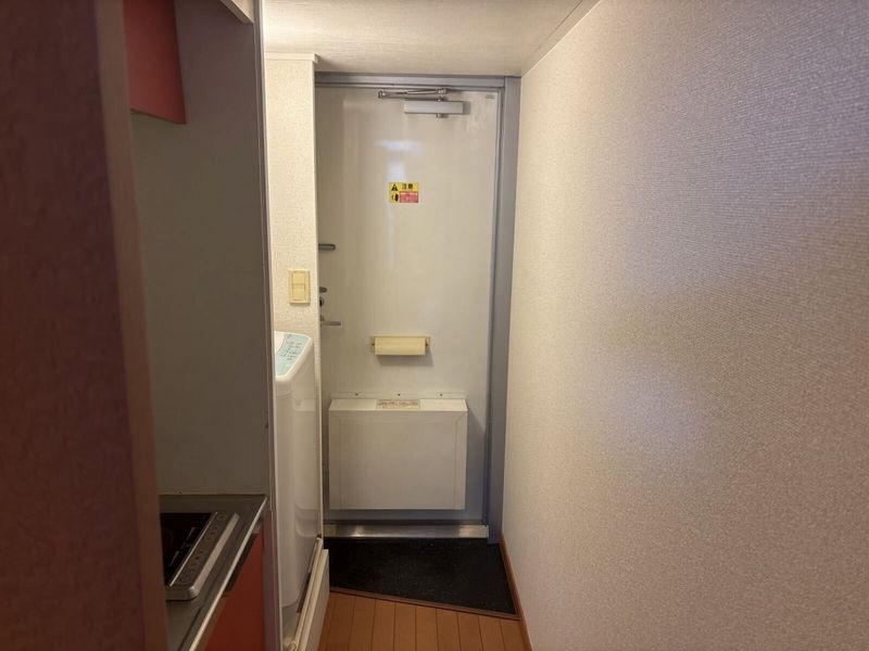 レオパレスアミー 玄関