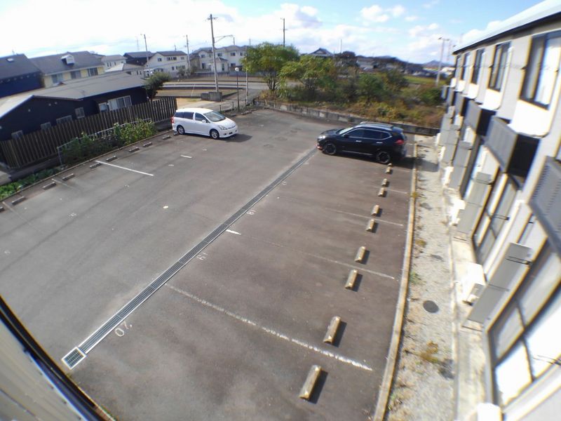 レオパレスＭ＆Ｅ 駐車場