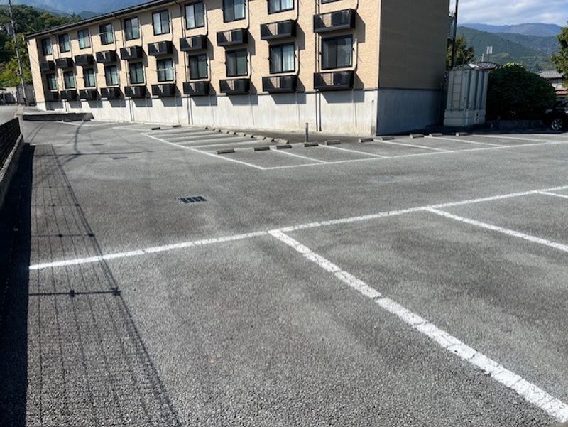 レオパレスアメニティー柿平Ⅱ 駐車場