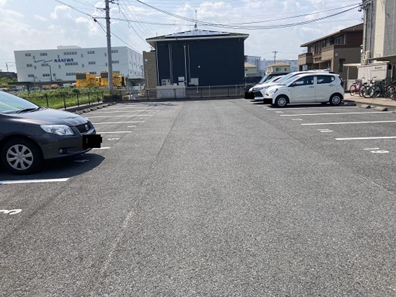 レオパレスプレミール友 駐車場