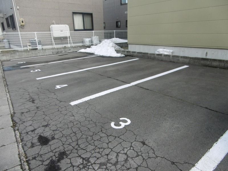 レオパレスＧＯＮ　ＧＯＮ 駐車場