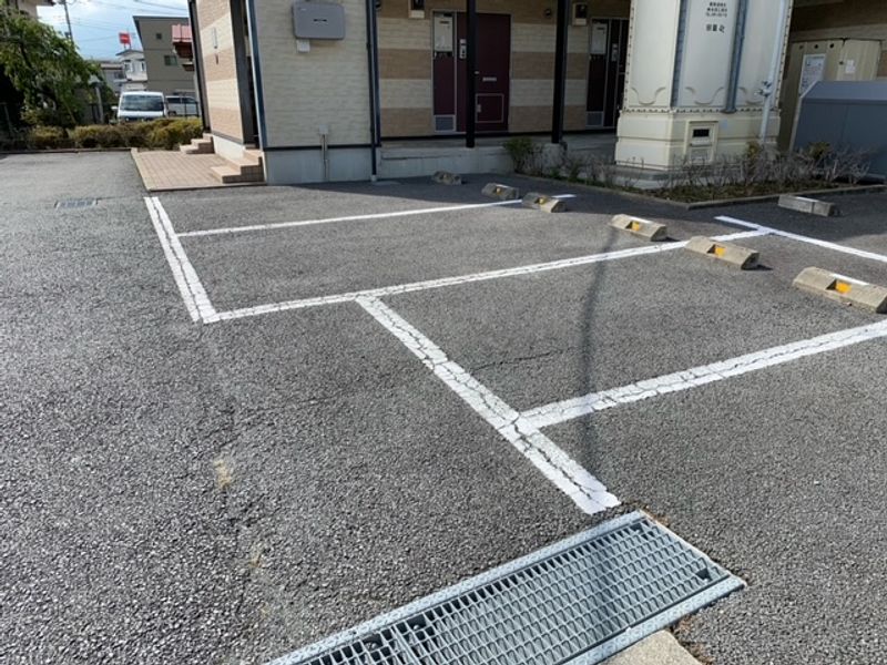 レオパレスＲ＆Ｊ 駐車場