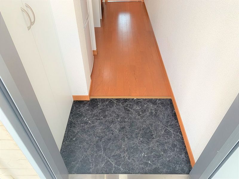 レオパレスディアマンＢ 玄関