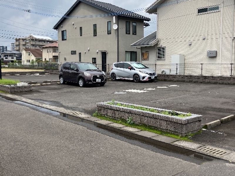 レオパレス伊予 駐車場