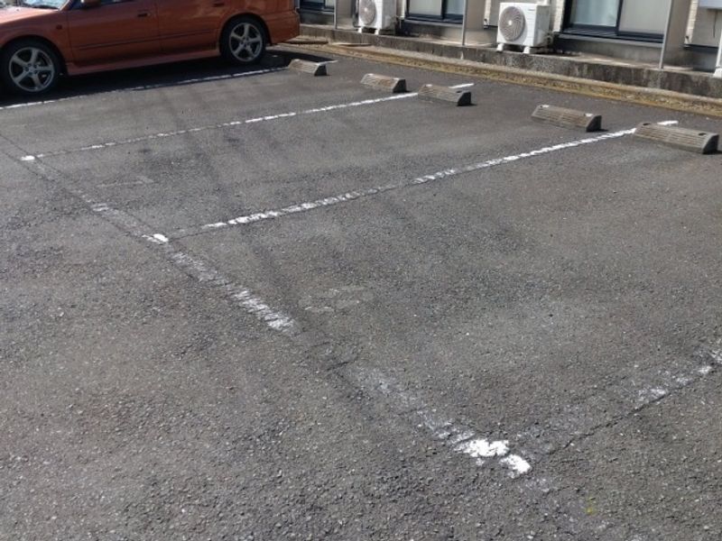 レオパレスグレイス 駐車場