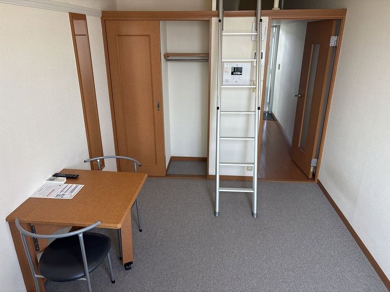 レオパレスかなめ２ 寝室